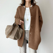 La brillantezza del cashmere | Elegante cardigan in pelle scamosciata