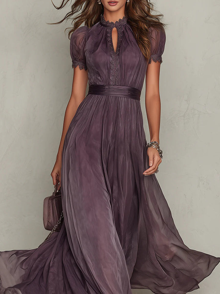 Seraphina • Abito lungo viola in chiffon con scollo a goccia e finiture in pizzo
