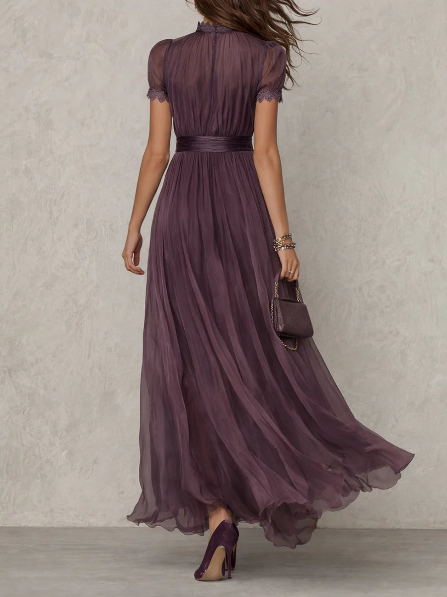 Seraphina • Abito lungo viola in chiffon con scollo a goccia e finiture in pizzo