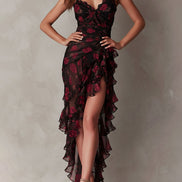 Abito Chic Nero e Rosso con Fiori e Rouches in Fondo